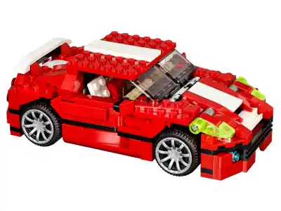 Красный мощный автомобиль