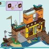Водные виды спорта в лагере приключений (LEGO 42626)