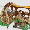 Домик Белоснежки и семи гномов (LEGO 43242)